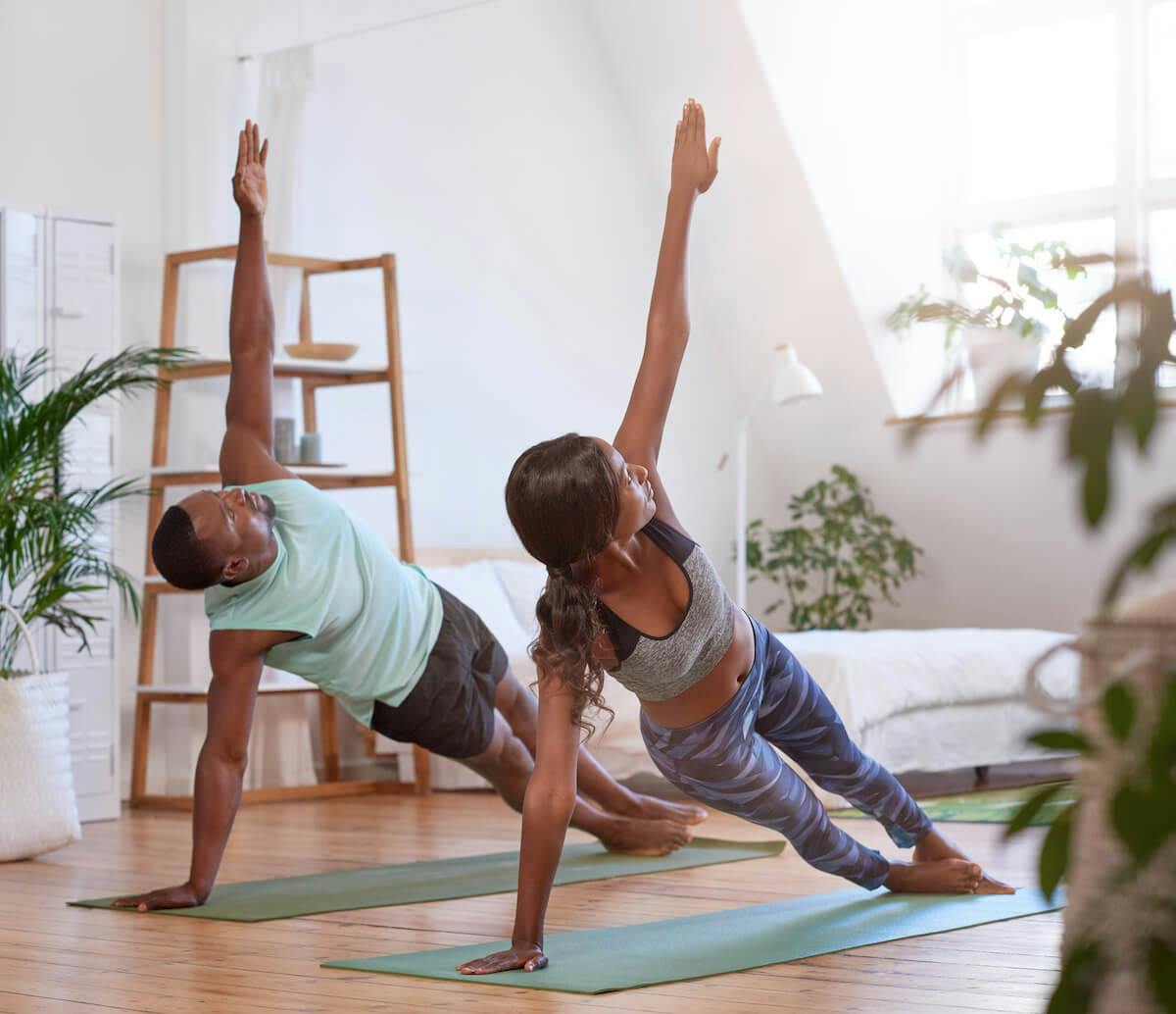 How many days a week should I workout: couple working out together at home